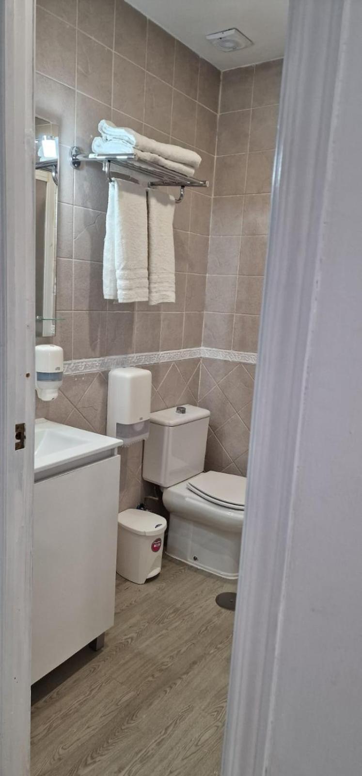 Apartamentos Ana'S Cozy Inns 托雷莫利诺斯 外观 照片